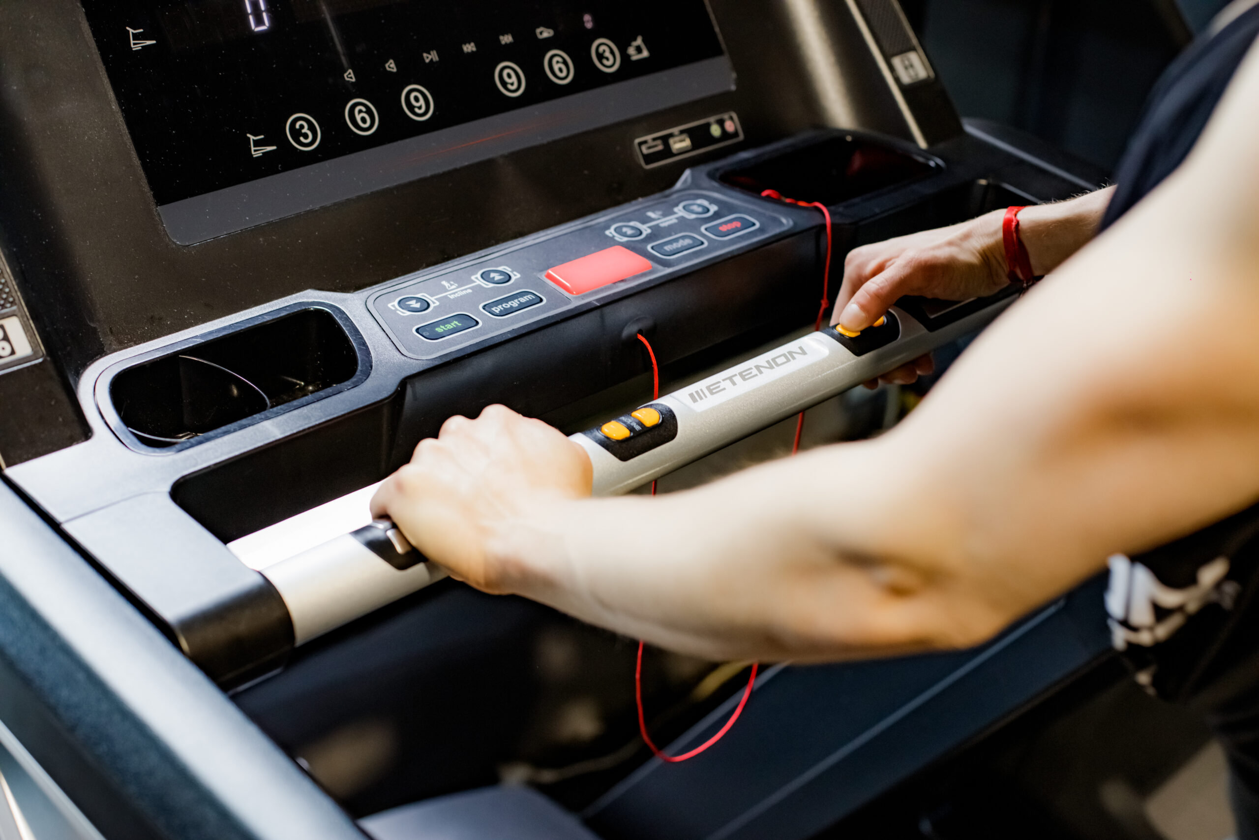 Gimnasio en casa 1 v8 cintadecorrerv8 lifestyle 2 scaled