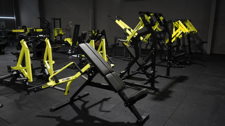 Cómo mejorar tu zona de pesas para elevar el nivel de tu gimnasio 7 PL25.102 Aperturas Inclinadas Pro